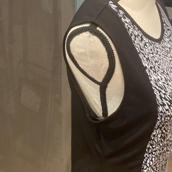 Calvin Klein sleeveless top - Picture 4 of 9